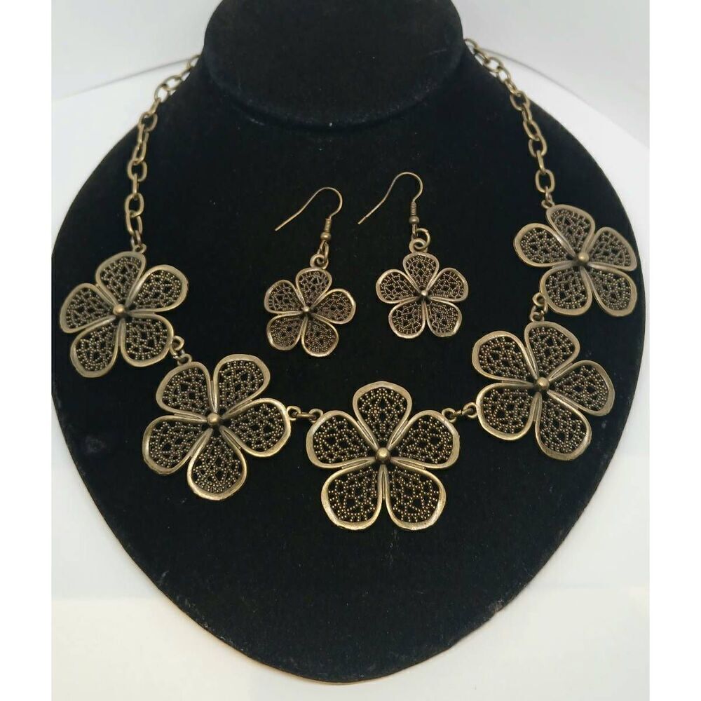 Rustic flower necklace and earrings set